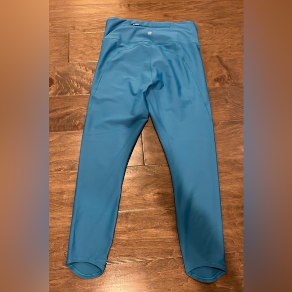 Athleta Pacesetter 7/8 Tight Legging - Medium - Picture 5 of 5
